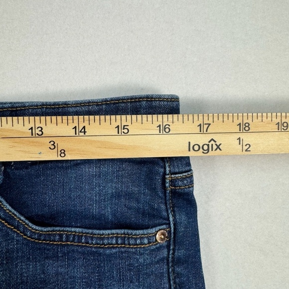Seven 7 Weekend Shorts Womens Size 8 Rolled Hem Medium Dark Wash - Picture 2 of 8